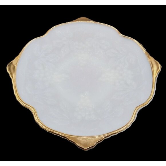 Milk Glass Serving Bowl Anchor Hocking Grape Harvest Gold Edge Pedestal Vintage - Picture 1 of 15